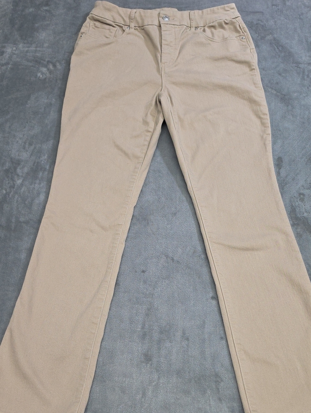 Chico's Women's 6 .5 Straight Leg Jeans in Light Tan
